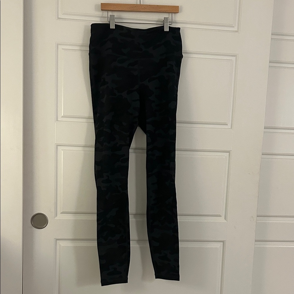 Danskin Womens Dark Camouflage Leggings